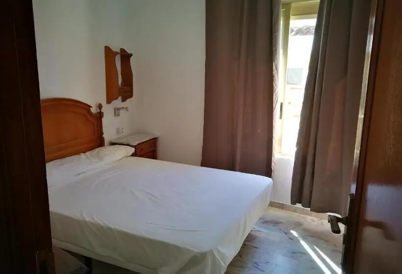 バス共有のスタンダードルーム, Economico No Es 1 Hotel Check In De 15 A 18 Horas