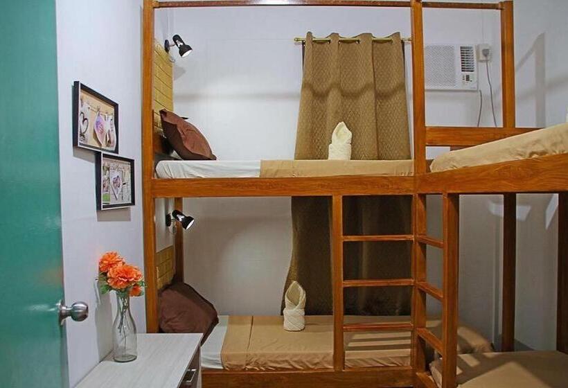 اتاق استاندارد چهارنفره با سرویس بهداشتی مشترک, Prim Travellers Inn