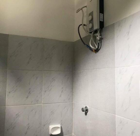 اتاق خانوادگی, Prim Travellers Inn