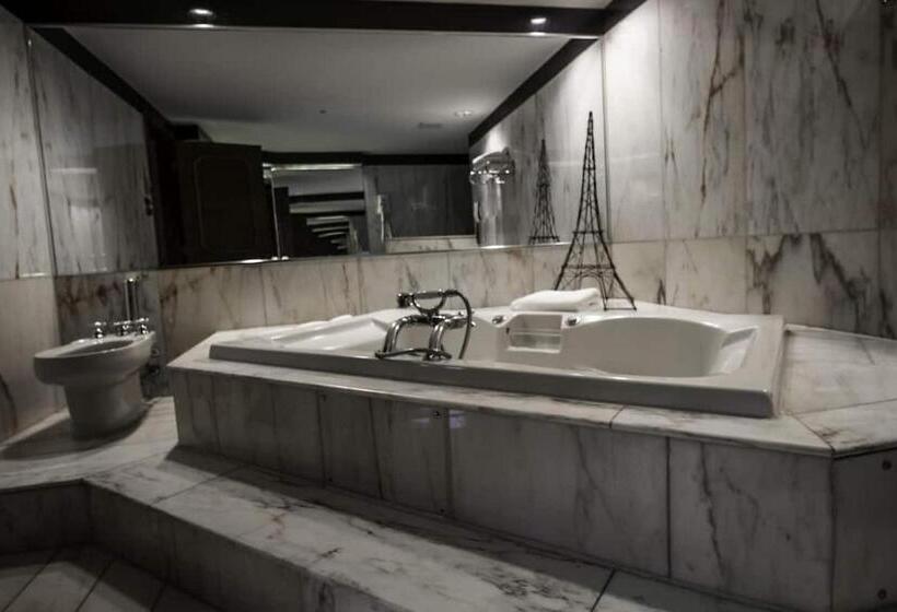 キングサイドベッドのスタンダードワンルーム, Hôtel Et Centre De Villégiature Lac Carling