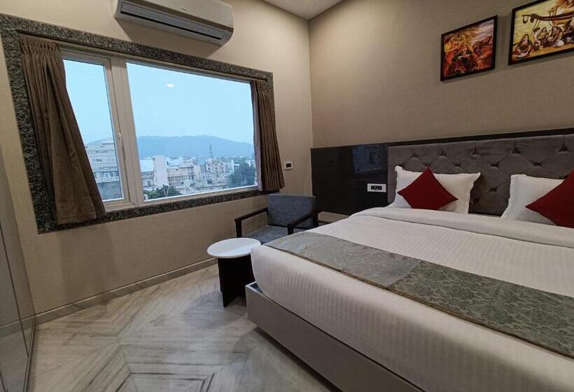 חדר סופריור, Shri Anand Dham, Nathdwara   125 Meters Away From The Temple