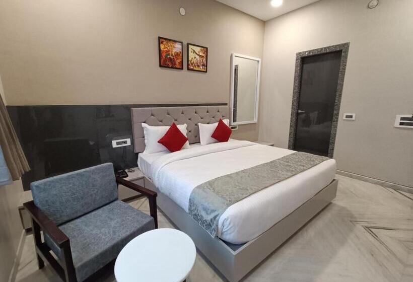 חדר סופריור, Shri Anand Dham, Nathdwara   125 Meters Away From The Temple