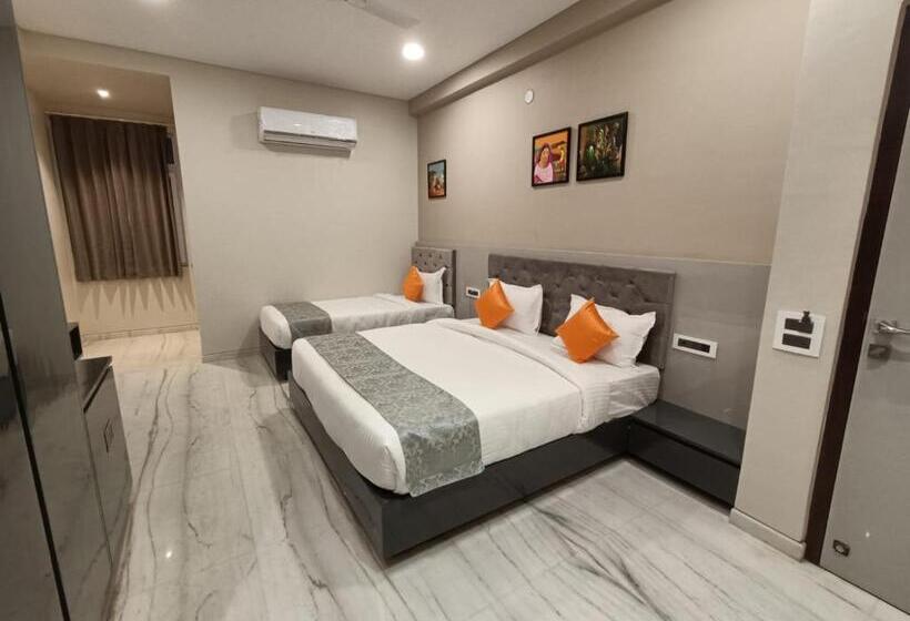 חדר משפחתי דלוקס, Shri Anand Dham, Nathdwara   125 Meters Away From The Temple