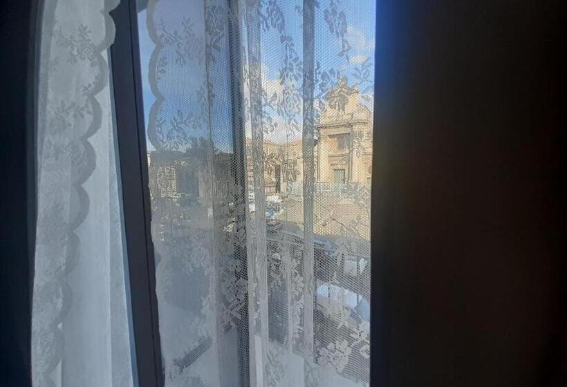 اتاق سوپریور با تخت بزرگ, Borgo San Giovanni Rooms Catania