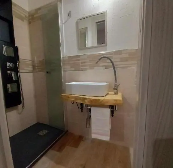 Basic-huone, B&b Santu Giuvanni