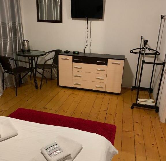 اتاق استاندارد با سرویس بهداشتی مشترک, Mini Hotel Sakvoyage