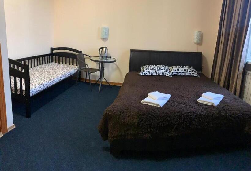 اتاق استاندارد سه تخته با بالکن, Mini Hotel Sakvoyage