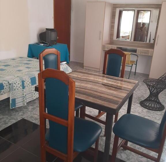 اتاق اکونومی, Obelix Apartment