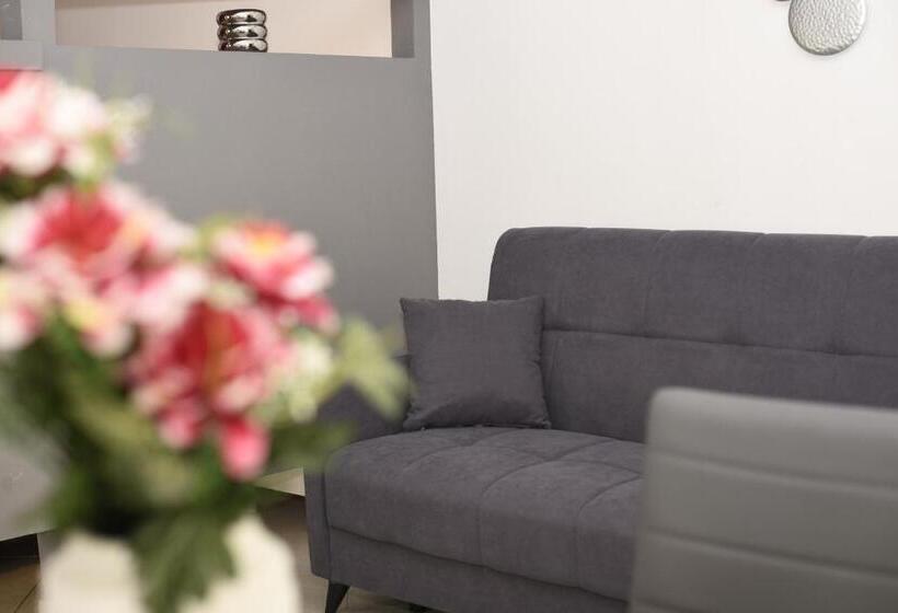 Номер Deluxe, Raggio Di Luna