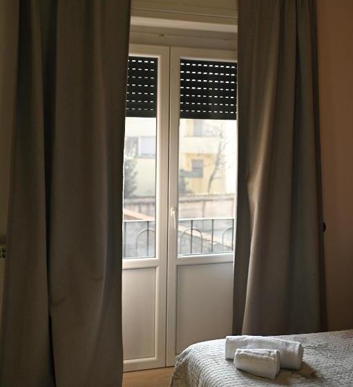 标准间, La Gloria Rho