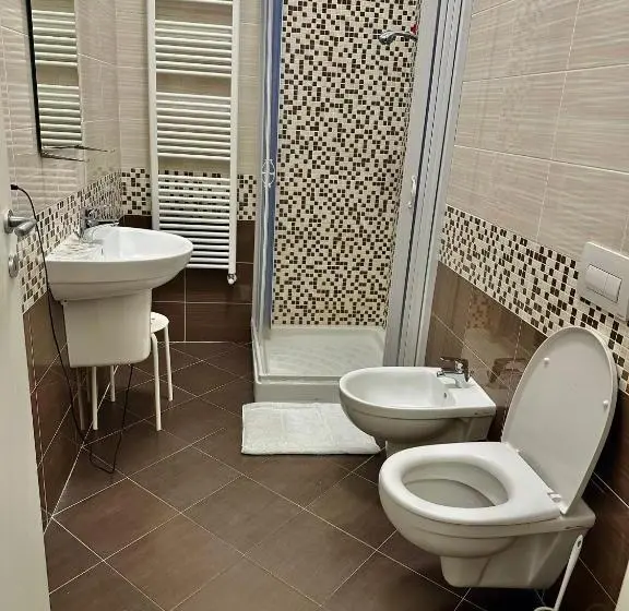 Economy Quadruple Room, La Gloria Rho