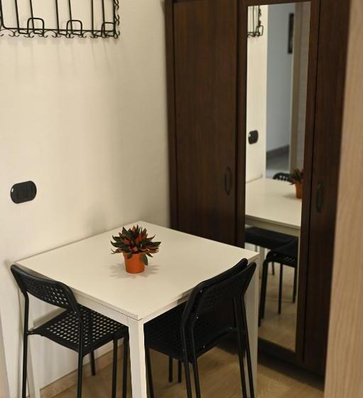 家庭间, La Gloria Rho