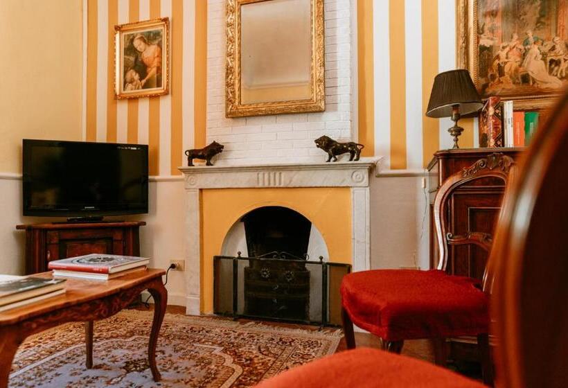 سوییت جونیور, La Foresteria Di Palazzo Picedi Benettini