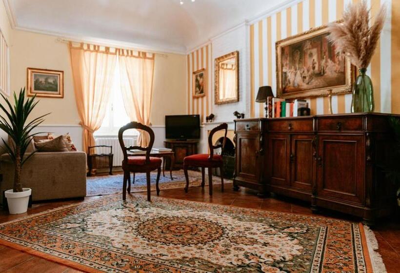 سوییت جونیور, La Foresteria Di Palazzo Picedi Benettini