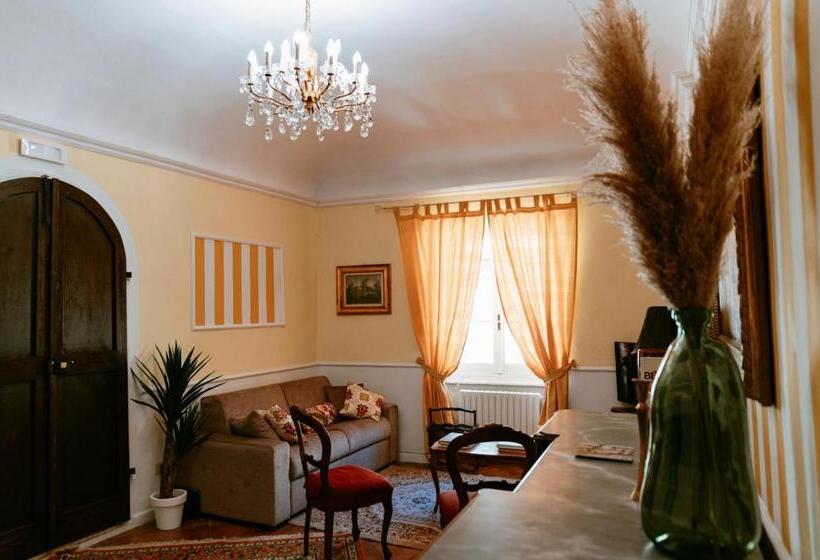 سوییت جونیور, La Foresteria Di Palazzo Picedi Benettini