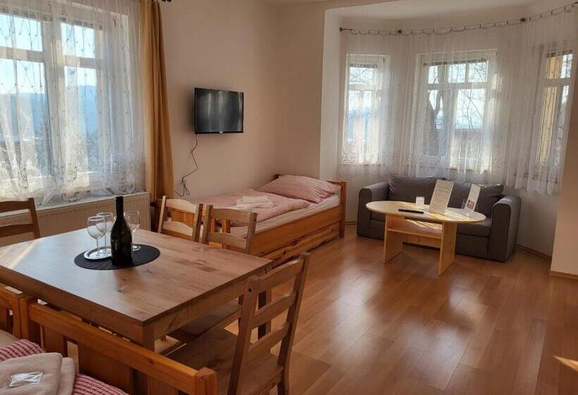 غرفة قياسية ثلاثية, Pension Family