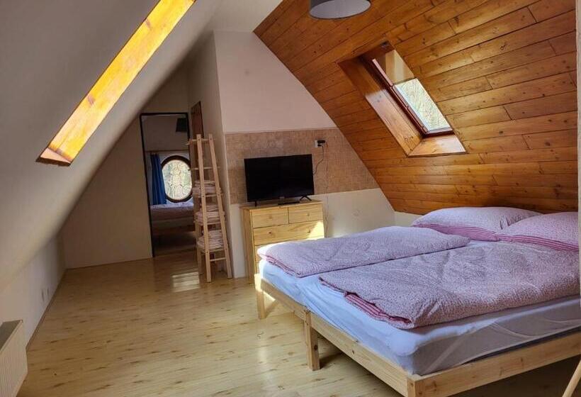 غرفة عائلية, Pension Family