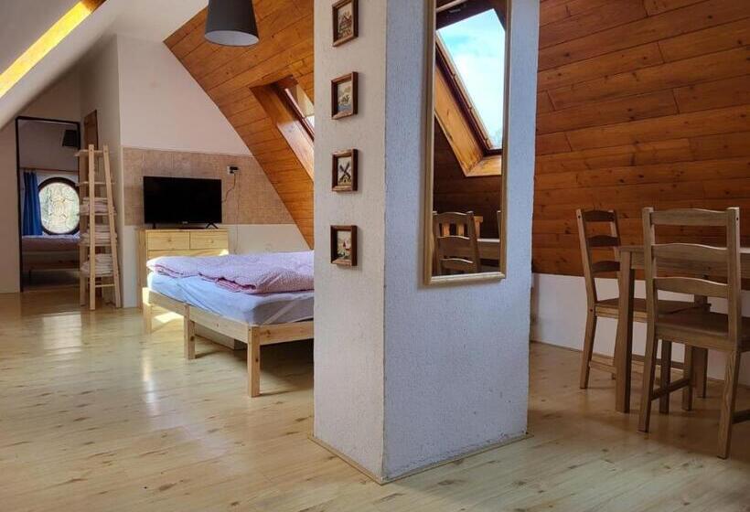 غرفة عائلية, Pension Family