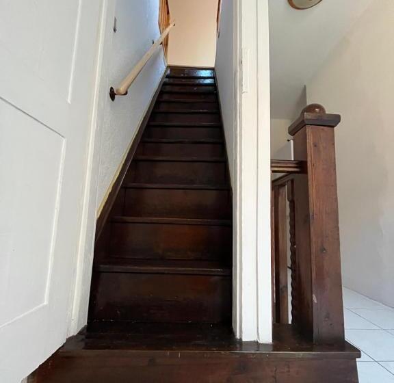 غرفة عائلية, Pension Family