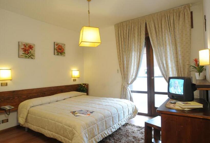 غرفة قياسية رباعية, Corona