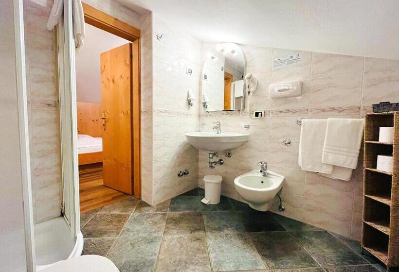 اتاق استاندارد چهار تخته, Galli