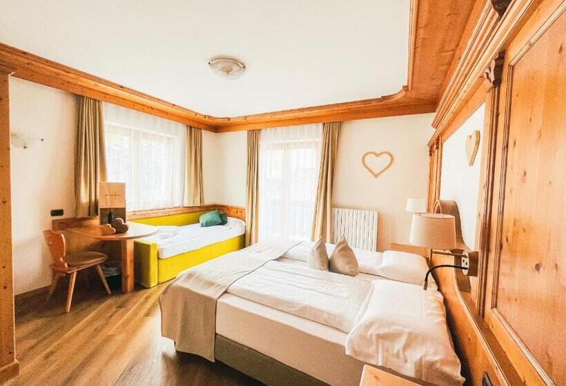 اتاق استاندارد سه تخته با بالکن, Galli