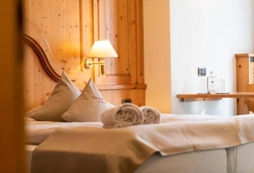 اتاق استاندارد سه تخته با بالکن, Galli