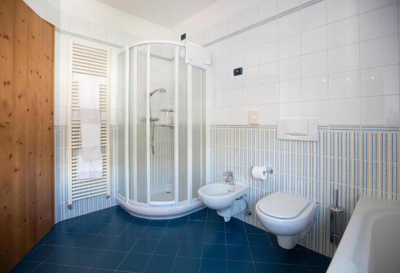 اتاق استاندارد سه تخته با بالکن, Galli