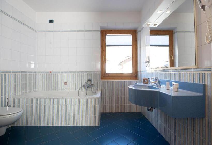 اتاق استاندارد سه تخته با بالکن, Galli