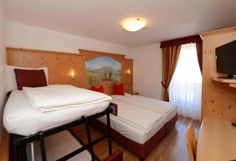 חדר לארבעה סטנדרטי עם מרפסת, Gardenia