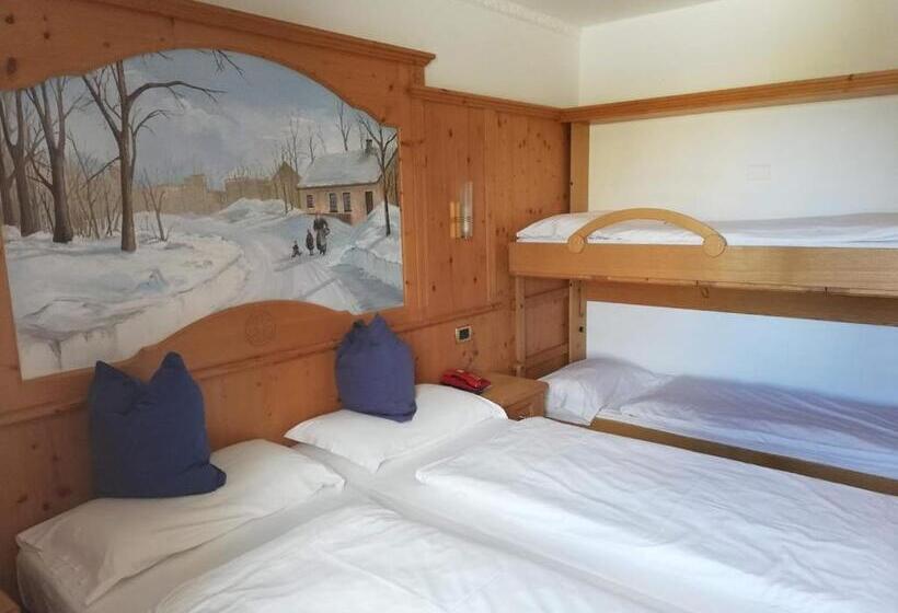 חדר לארבעה סטנדרטי עם מרפסת, Gardenia