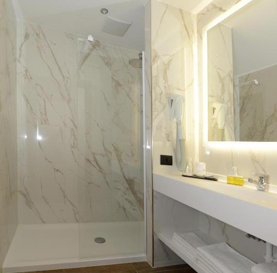 סוויטת ג'וניור עם מרפסת, Gardenia