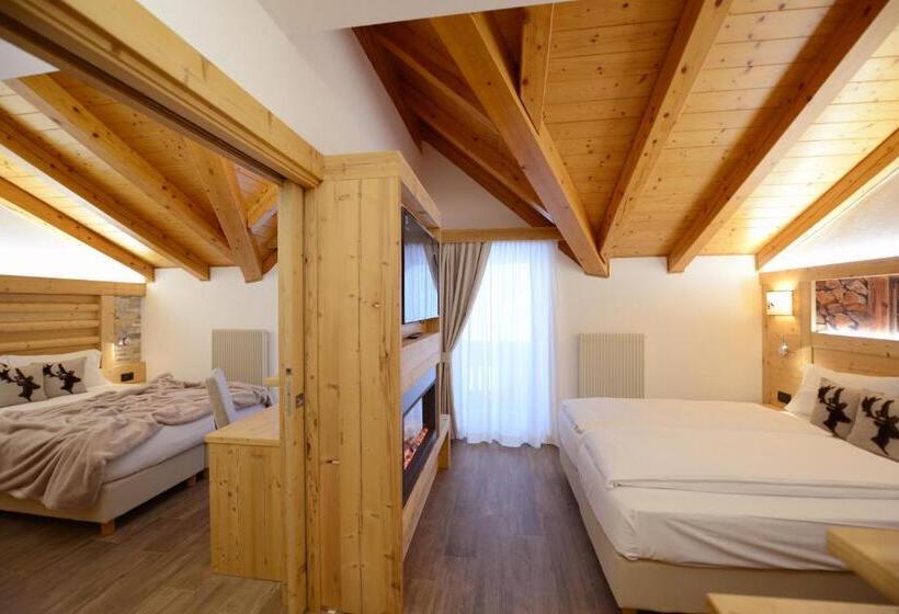 סוויטת ג'וניור עם מרפסת, Gardenia