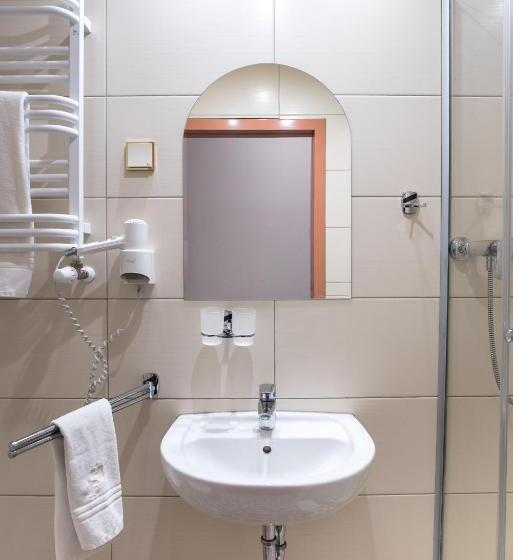 标准单人间, Skyhotelgwarna