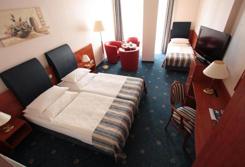 Номер Стандарт Трехместный, Skyhotelgwarna