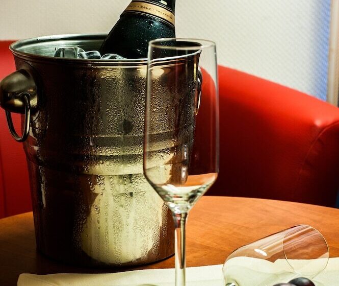 标准三人间, Skyhotelgwarna