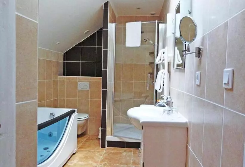 キングサイズベッドのスタンダードルーム, Hôtel Restaurant Chambre Insolite Spa   Le Xii De Luynes