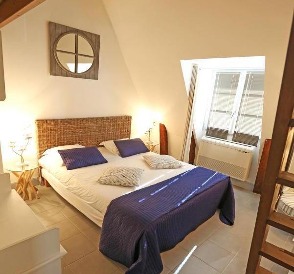 חדר סטנדרט לשלושה, Hôtel Restaurant Chambre Insolite Spa   Le Xii De Luynes