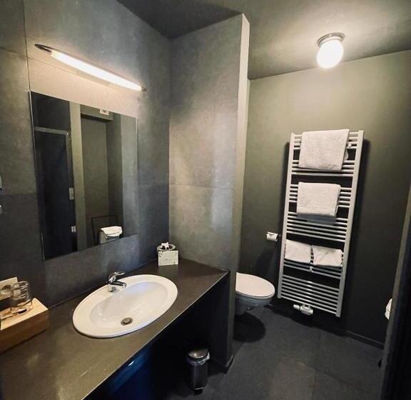 غرفة ديلوكس مزودة بشرفة, La Merveilleuse By Infiniti Hôtel