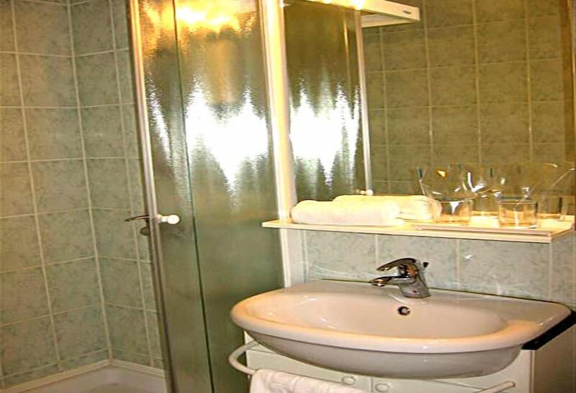 اتاق استاندارد سه نفره, Leonardo