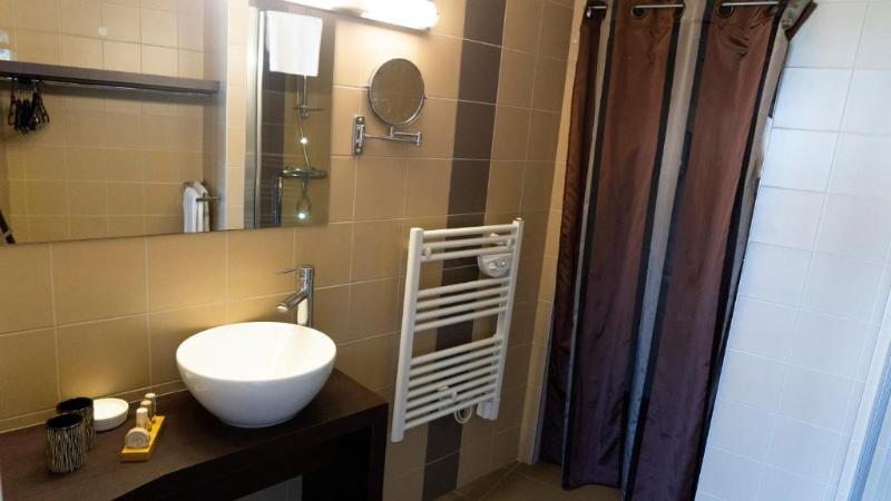 جناح سوبيريور, Logis Hôtellerie Les Brisants , Restaurant J M Perochon