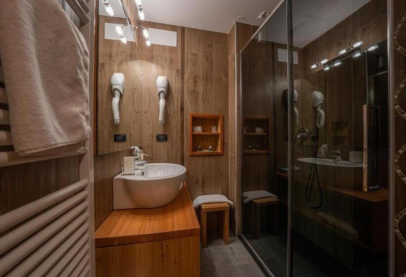 סוויטת ג'וניור, Lo Scoiattolo