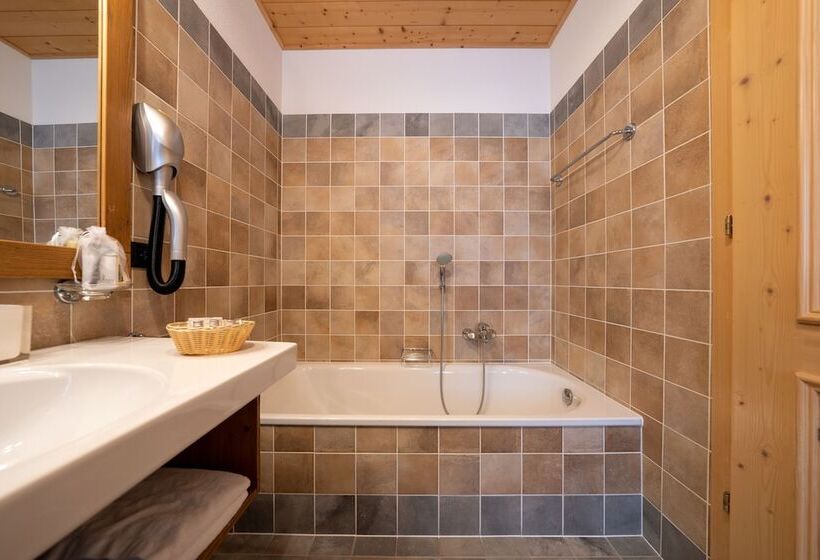 סוויטת ג'וניור, Lo Scoiattolo