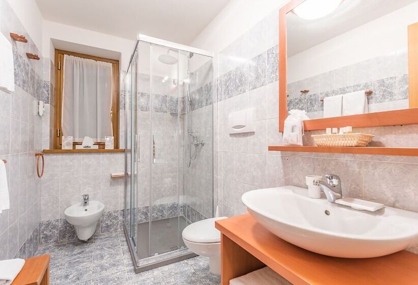 סוויטת ג'וניור, Lo Scoiattolo