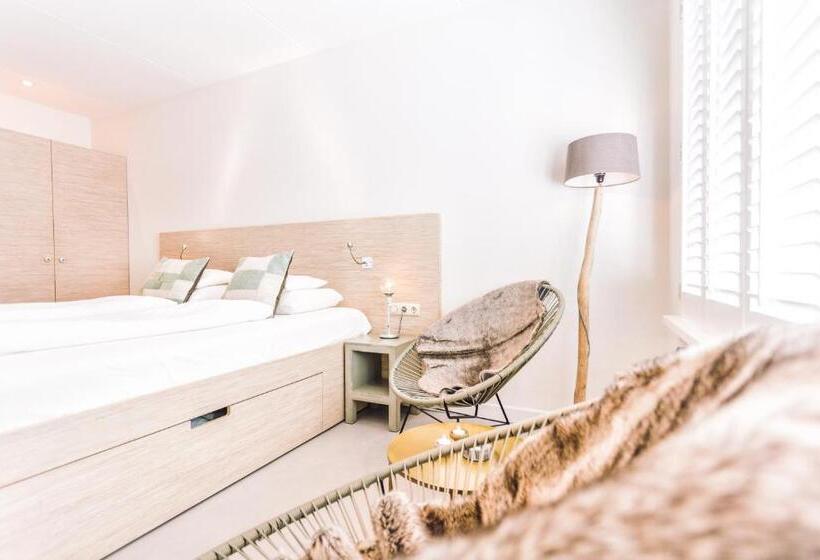 جناح ديلوكس, Logement Overzee