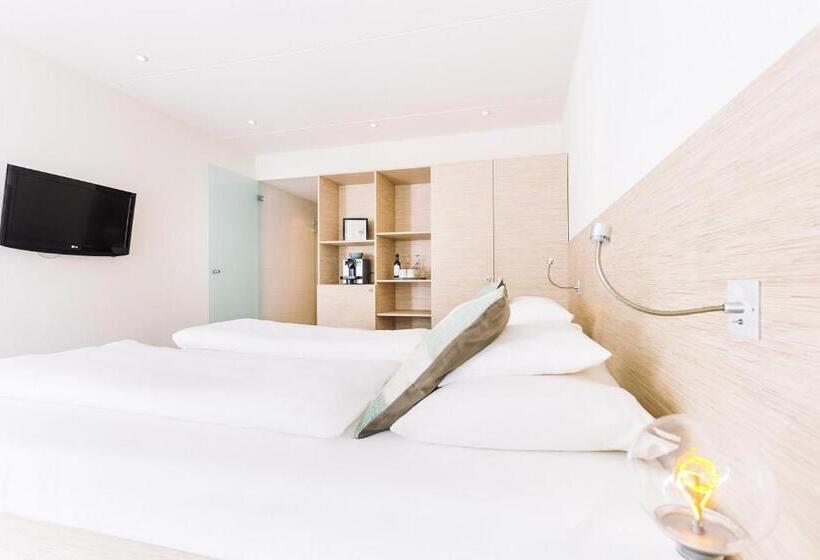 جناح ديلوكس, Logement Overzee