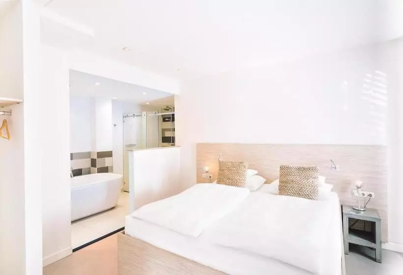 Royal-sviitti, Logement Overzee