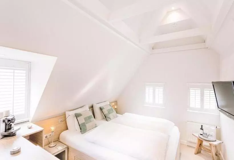 Mini Suite, Logement Overzee