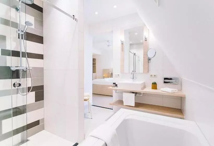 Deluxe-sviitti, Logement Overzee