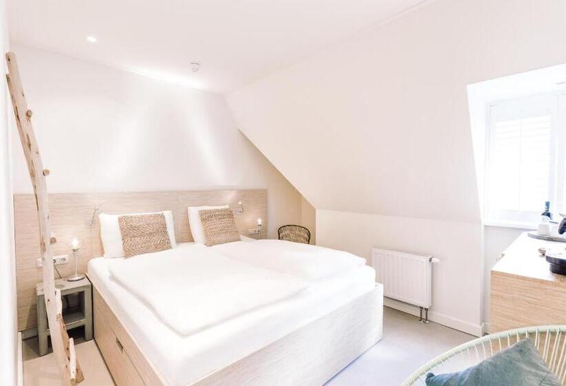 Mini Suite, Logement Overzee